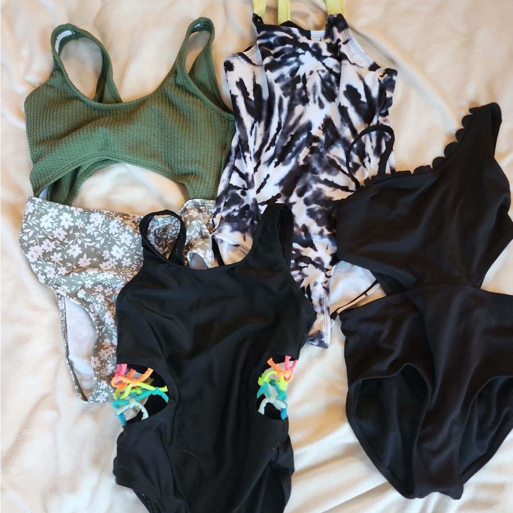 4 suit bundle. Size 7-8